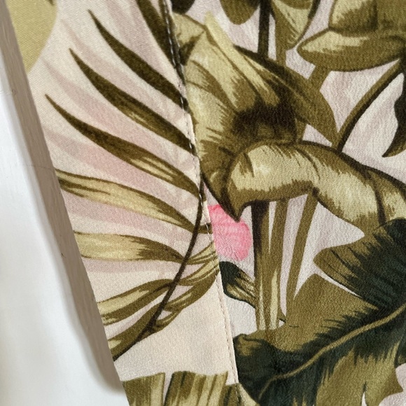 Tommy Bahama vintage pattern silk camp shirt - Picture 5 of 8